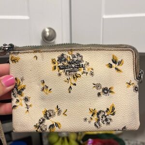 Vintage Coach Floral Wristlet – G1 777-5938 – Distressed/Vintage Condition